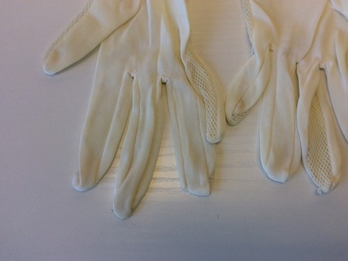 VINTAGE NETTED IVORY CLOTH WOMEN’S GLOVES - Picture 7 of 9