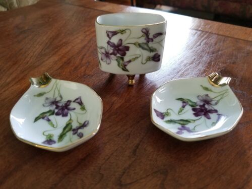 VINTAGE 3 PIECE LEFTON PURPLE IRIS CIGARETTE HOLDER AND TWO MATCHING ASHTRAYS - Bild 1 von 10