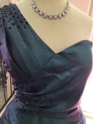 NUEVO con etiquetas ROBERTA vestido de fiesta social con cuentas de un hombro 11/13 - Imagen 2 de 6