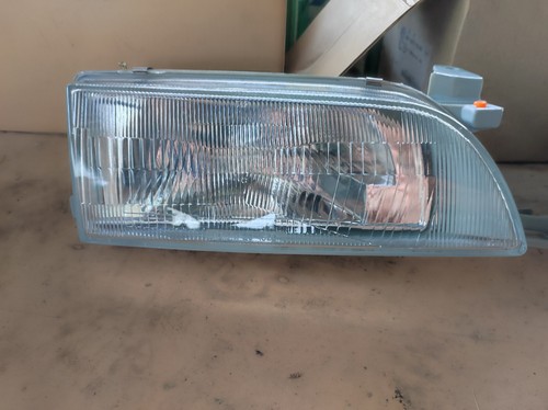 TOYOTA COROlLA AE100 HEADLIGHT SET PAIR FRONT - Picture 3 of 6