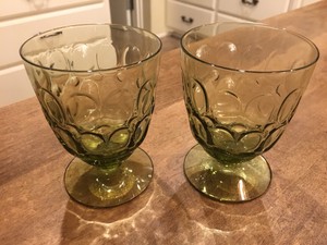 Set-of-2-Vintage-Fostoria-Mesa-Olive-Green-Small-GOBLETS-Pedestal-Glasses-4186