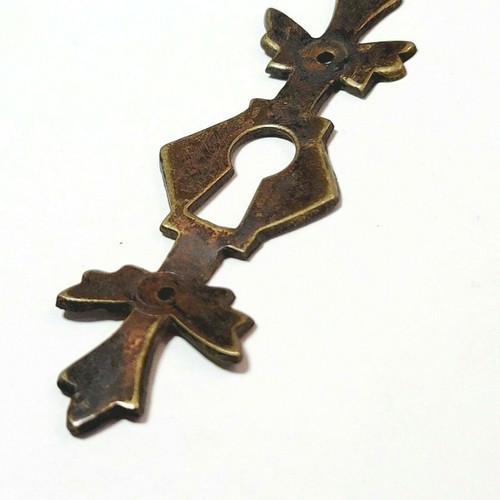 Vintage Ornate Brass Skeleton Key hole Escutcheon Salvage Hardware 3" - Picture 3 of 7