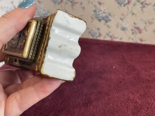 Vintage Porcelain Religious Gold Trinket Box - Picture 6 of 9