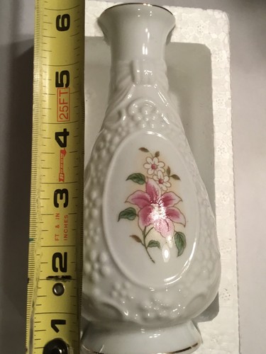 Porcelain Cameo Vase Amhearst Manor New in box - Picture 2 of 4