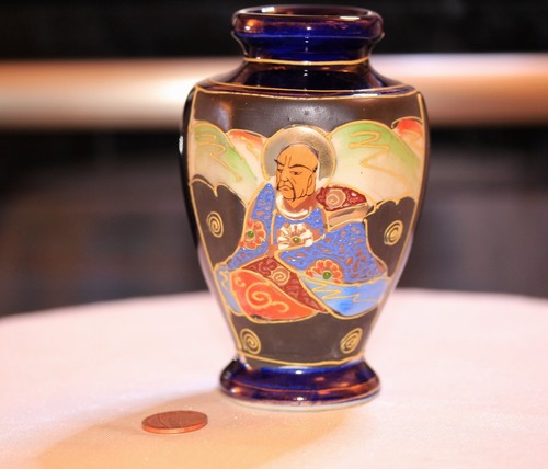 PAIR OF VINTAGE JAPANESE ORIENTAL PORCELAIN/CHINA HAND PAINTED & ENAMELED VASES - Picture 5 of 12