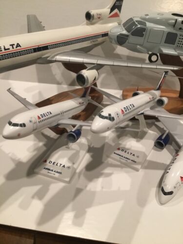 Delta SkyMarks Different Scale Models Navy Helicopter - Picture 4 of 8