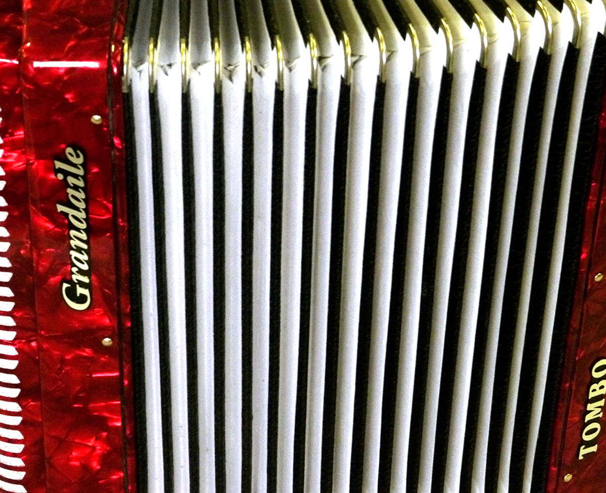 TOMBO Grandaile GT-60B Accordion for solo Performance cosmo TOMBO Grandaile GT-60B Accordion for solo Performance cosmo