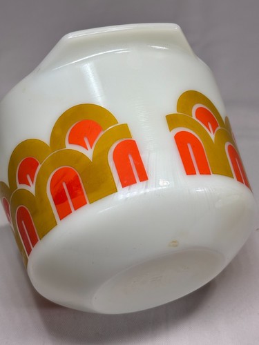 Vintage PYREX Fish Scales Arches Art Deco 1.5 qt. Mixing Bowl #343 - Picture 9 of 9