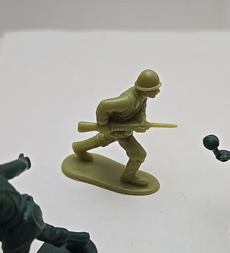 Lot of 9 pcs - Vintage WWII Era Army Military Green Soldier Men 1-3/4" Tall - Picture 7 of 10
