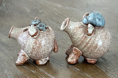 VTG Pair Pottery Mini Pigs Couple Girl & Boy Figurines Glazed Hat Flowers 2” - Picture 6 of 16