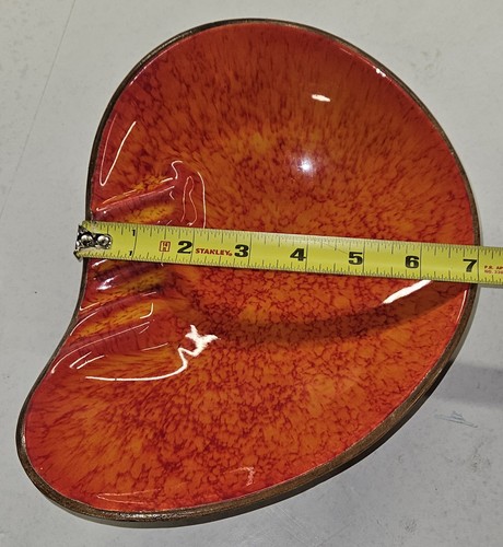 1963 Treasure Craft posacenere blaze arancione smalto maculato forma rene MCM usato in ottime condizioni vintage - Foto 3 di 18