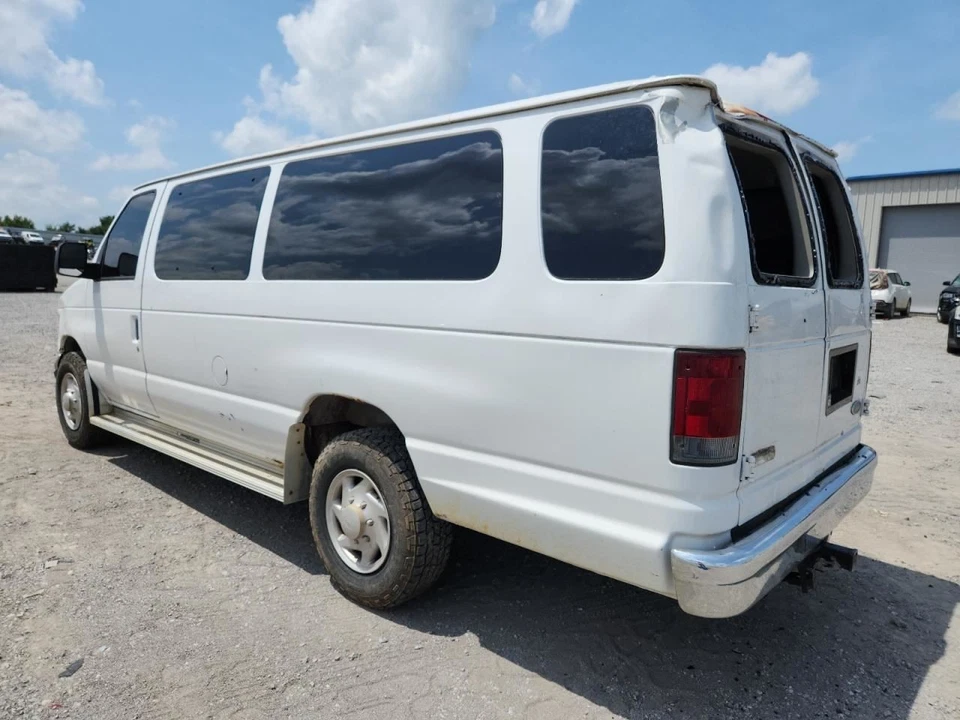 AC Condenser 8-281 Fits 04-06 FORD E150 VAN 5174619 Foto 2 de 4
