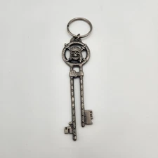 Disney Parks Pirates of the Caribbean Dead Mans Chest Skull Skeleton Key Chain