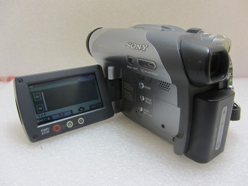 Sony Handycam DCR-DVD205E, Battery, Charger, Discs, Instruction Manual & Case - Picture 8 of 10