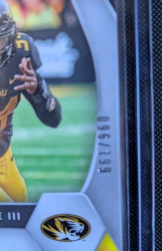 2021 PRIZM DRAFT PICKS LARRY ROUNTREE III ROOKIE RED /199 AUTO #DPA-LRO CHARGER  - Image 2 of 3