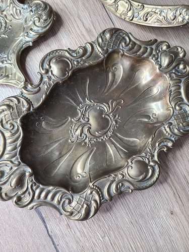 Ramasse miette en laiton et plat décoratif Art Nouveau. - Bild 2 von 5