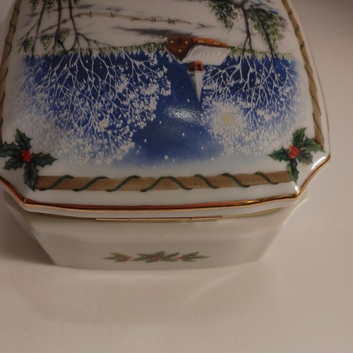 Heritage House Melodies of Christmas Music Box Silent Night Porcelain 1987 D10 - Picture 6 of 8