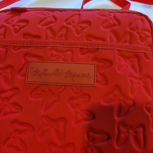 Disney Parks rote Umhängetasche Minnie Mouse Schleife geprägt D-Tech Tablet 11" Handtasche Tasche - Bild 21 von 21