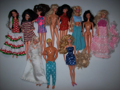 Lot of Vintage Mattel Barbie Dolls - Picture 1 of 16