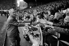 Football Bill Shankly With Liverpool Fans 1975 OLD PHOTO