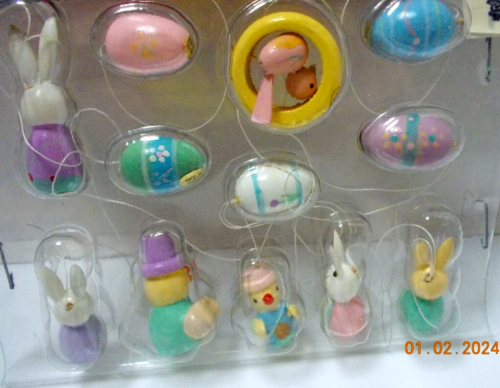 Vintage EASTER TREE WOODEN MINI ORNAMENTS 12 pcs. Eggs Bunnies Birds-New in Pack - Picture 5 of 8