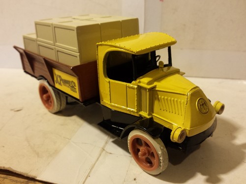 Ertl Mack Bulldog 1926 Crate Truck J.C. Penny 1:38 Scale Die Cast Bank - Picture 3 of 9