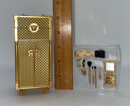 Juego de accesorios de muñeca de lujo Rainbow High Divas Meline maquillaje dorado estuche tren de tocador - Imagen 8 de 8