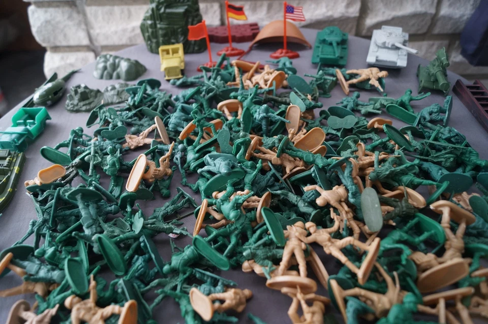 Konvolut von ca.210 Plastik Soldaten 3,5 cm-5,5 cm + ein wenig Zubehör - Bild 4 von 4