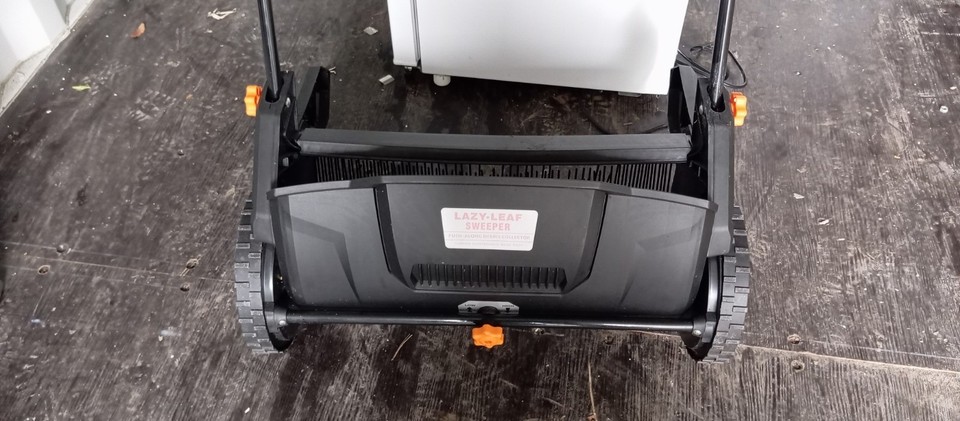 Garden Leaf Sweeper Collector Brush Rake Push Along 530mm Sweep Width ...