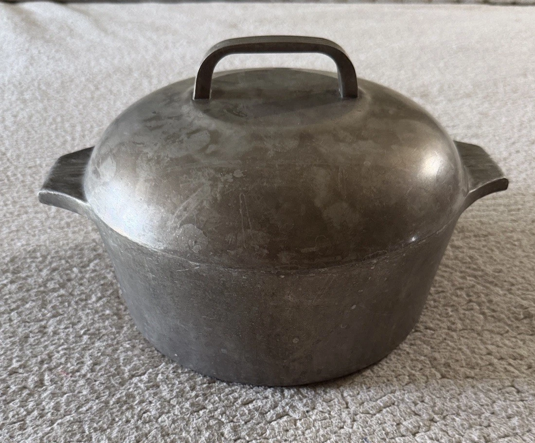 WAGNER WARE - USA Magnalite 4248-P ROUND 6 QT DUTCH OVEN No Trivet FLAT Bottom
