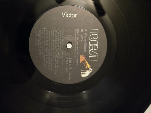 Henry Mancini - A Warm Shade Of Ivory   VINYL LP    AYL1-3757      - Picture 6 of 6
