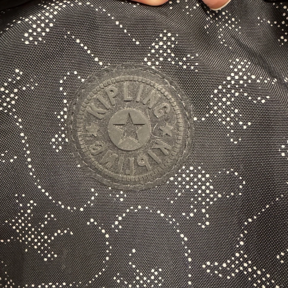 Bolsa de pañales para bebé Kipling TM5558 negra Popper Mono novedad $159 Foto 2 de 4