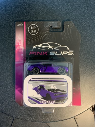 Dodge Challenger Demon 2025 JADA rosa resbalones púrpura con estuche de hojalata coleccionable - Imagen 2 de 2