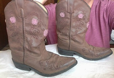 Shyanne Size 2 Cowgirl Western Boots Chocolate Embroidered Roses Some Toe Wear