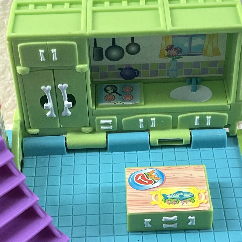 Vintage Pound Puppies Miniature 1990 Pet Mansion Playset - Image 4 of 4