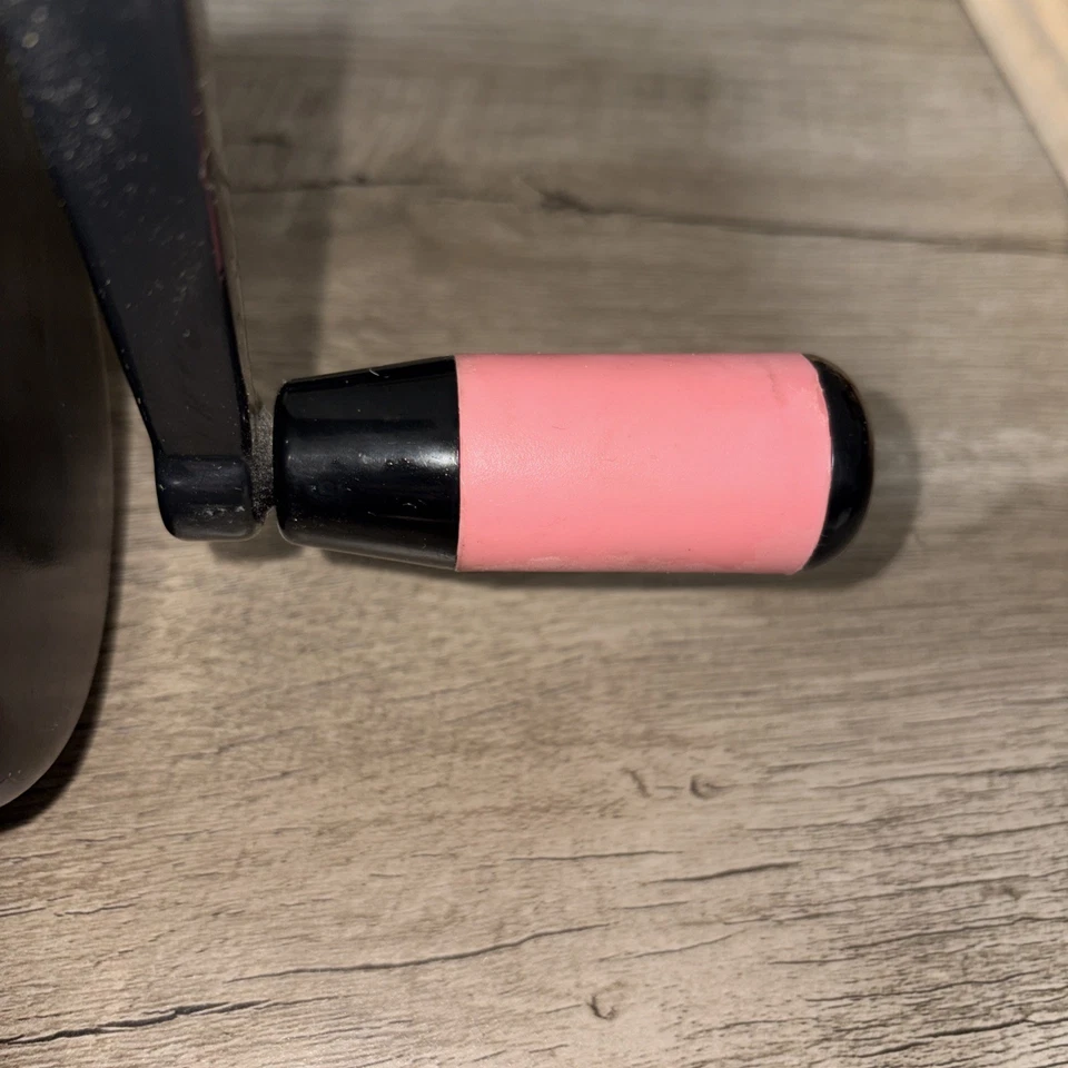 Sizzix Big Shot Manual Die Cutting & Embossing Machine Black & Pink - Image 4 of 4