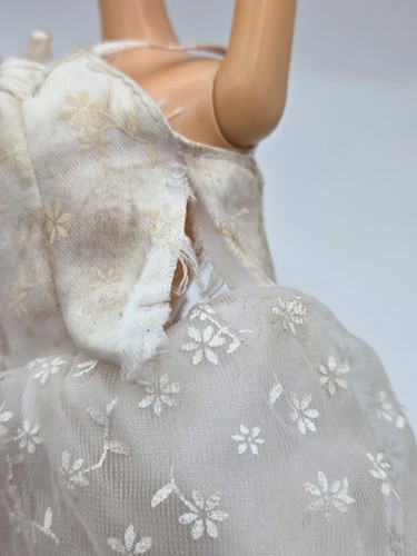 Vintage Barbie Doll Clothes White Lace Wedding Gown Flower Daisy Print Tlc - Picture 9 of 14