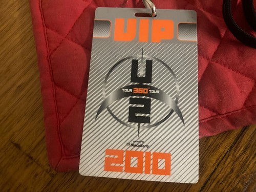 U2 VIP 2010 "360 Tour" Laminated Pass NM - Picture 3 of 3