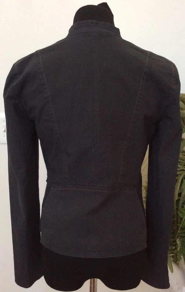 Chaqueta vaquera azul oscuro mezcla de algodón azul oscuro A/X ARMANI EXCHANGE para mujer talla M usada en excelente estado. Foto 3 de 4