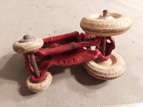 Arcade Cast Iron Farm Tractor - Picture 3 of 7