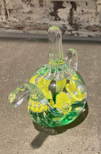 Joe St Clair art glass teapot paper weight with yellow trumpet flowers - Picture 4 of 6