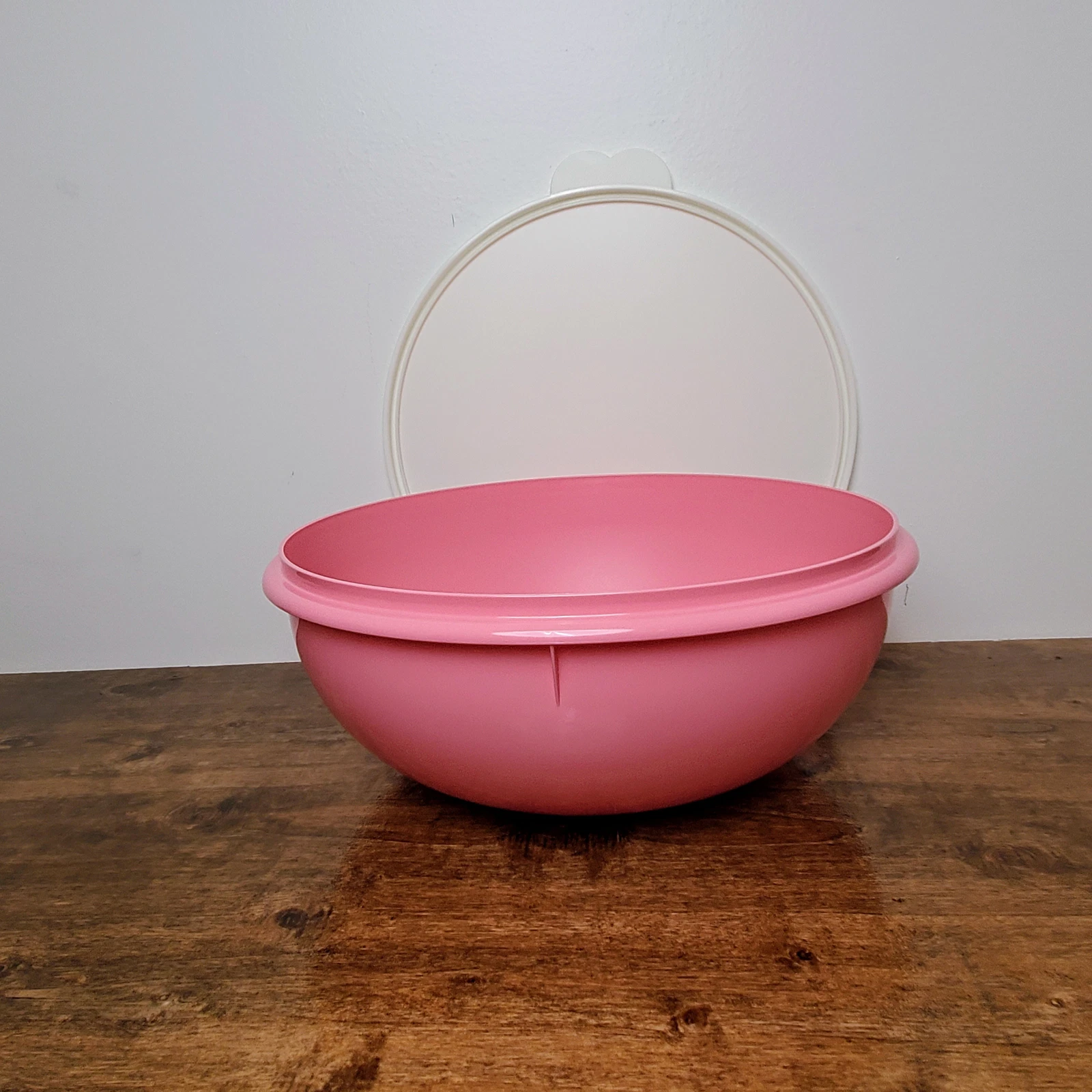 Tupperware 26 Cup Fix-N-Mix Bowl Flamingo Pink Large Mixing Bowl NEW