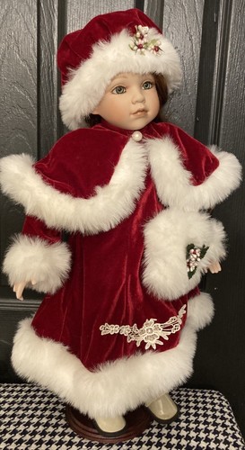 SHOWSTOPPERS Mrs Klaus Winter Beauty CHRISTMAS Porcelain Doll Redhead 22" - Picture 10 of 10