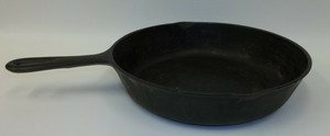 Vintage-Cast-Iron-7-034-Skillet-with-Pour-Spouts