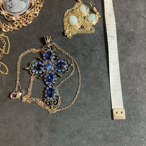 Stunning Rhinestone Crystal Necklaces And Earrings Lot B145 - Picture 4 of 8