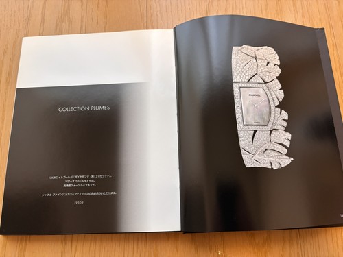 CHANEL-Catalog hard cover J12 Wristwatch 2011 & LOOK BOOK w/ Pricelist - Picture 6 of 13
