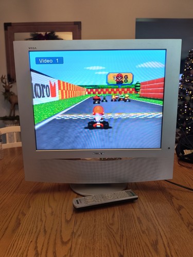 Gaming TV Sony Wega LCD KLV-21SR2 getestet funktioniert. PWR Kabel und Fernbedienung.