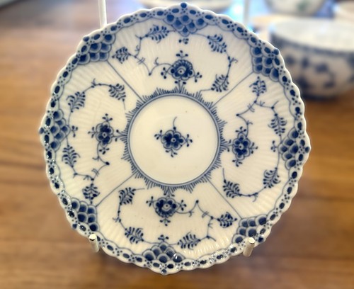 Royal Copenhagen Blue Fluted Coffee Cups & Full Lace Sauces 1035 - Picture 4 of 10