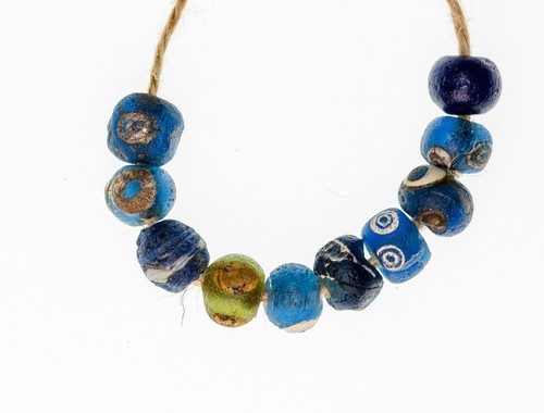 A short strand of 10 Small Ancient Islamic Period Blue Evil Eye Beads 0043 - Picture 1 of 8