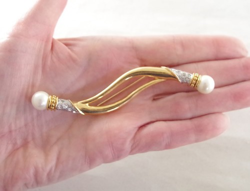 3.75" VTG 1994 AVON CLASSIC DESIGNS COLLECTION CURVED BAR w/ PEARL ENDS BROOCH - Picture 6 of 17